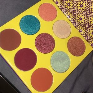 Juvias place eyeshadow palette
